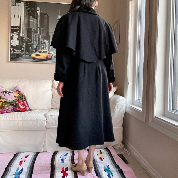 Vintage Wool blend black coat with cape effect - Picture 7 of 15